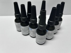 Résine de réparation rapide pour pare-brise, liquide transparent pour rénovation visuelle et réparation des fissures - Product Image 1