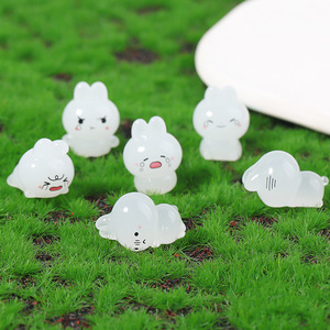 Sáng Tạo Tự Làm Thân Thiện Với Môi Mini Nhựa Thủ Công Mỹ Nghệ Moss Micro Cảnh Quan Phụ Kiện Glow-in-The-Dark Bunny Cho Máy Tính Để Bàn Xe Trang Trí - Product Image 3