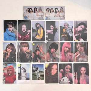 9.9 por 50 Tarjetas Coleccionables Oficiales de Lisa de BLACKPINK - Recubrimiento UV, Acabado Brillante, Perfectas para Fans y Coleccionistas de K-pop! - Product Image 4