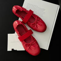 Chaussures plates en cuir de mouton rouge style ballerine avec nœud mignon, bout rond et bouche peu profonde, en stock pour l'automne et l'hiver 2026
