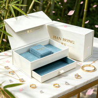 Boîte cadeau de luxe personnalisée, boîte à tiroir avec intérieur en EVA, extérieur en papier magnétique blanc, boîte à bijoux avec pendentif en velours bleu à angle droit