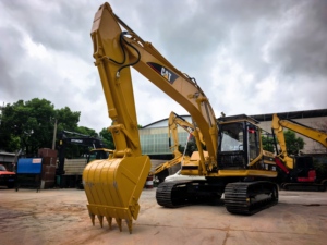 Excavatrice sur chenilles Caterpillar 320BL d'occasion en bon état, provenance Japon. CAT 320B 320BL 320C 320CL 320D. Matériel lourd d'occasion en vente. - Product Image 5