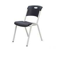Chaise de bistrot durable, lavable, imperméable et résistante aux taches, idéale pour les cafétérias, les porches, les cours, les expositions et les patios.