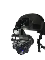 狩猟と監視のためのヘルメットマウントHD赤外線デジタルナイトビジョンスコープを備えたデジタルナイトビジョン単眼望遠鏡