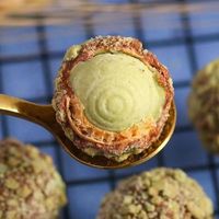 Boules de biscuits Lava en gros 100g, Snacks exotiques : Boules de biscuits à la fraise, au sésame noir et au lait de coco, Biscuits, Popcorn, Petites boules de biscuits
