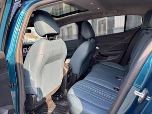 <span class=keywords><strong>Peugeot</strong></span> <span class=keywords><strong>408X</strong></span> 2023 1.6T Edición Charm Sedán de Gasolina con Techo Solar Panorámico, Luces LED, Tracción Delantera, Neumáticos R19, Caja de Cambios Semiautomática - Product Image 4