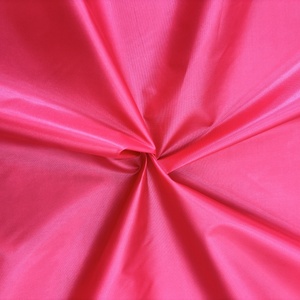Tissu en taffetas 100% polyester 210T <span class=keywords><strong>enduit</strong></span> de PU, imperméable 3000 mm, pour imperméable, veste, parapluie - Product Image 3
