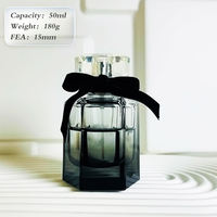 Flacon de parfum carré en verre haut de gamme avec diffuseur à bâtonnets 50ml/100ml rechargeable, personnalisable avec gravure et sérigraphie