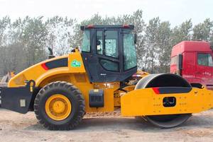 Fabrika Tedarikli Yol Makinesi XS203 20 Ton 140kW Tek Tamburlu Silindir Havaalanı ve Liman Temel İşleri İçin - Product Image 3