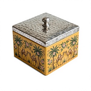 Boîte à dessert en métal émaillé jaune avec couvercle martelé plat, motif floral camel, pot de rangement pour bonbons Mithai - Product Image 3
