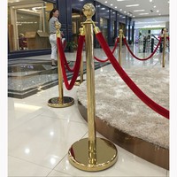 Poteau de guidage en métal pour la gestion de foule, Colonne de bienvenue pour produits routiers, Poteau à corde rouge, Barrière à corde, Décoration de mariage