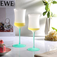 Copas de vino tinto de cristal esmerilado de lujo sin tallo en colores degradados de caramelo diseñadas con estilo para el agua