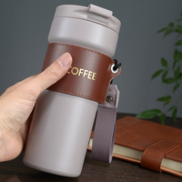 Mug isotherme à double paroi en acier inoxydable 18/8 de 17 oz avec logo personnalisé Emerit 2026 et sangle de transport pour la vente en gros