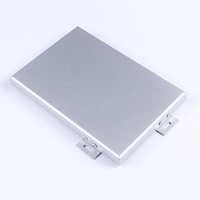 Les panneaux de mur-rideau en aluminium revêtus de PVDF sont disponibles dans une variété de couleurs et conviennent au revêtement extérieur commercial.