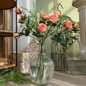 Magnifiques roses artificielles à quatre têtes, fleurs douces de style romantique français simulées, décoration de salon et de table à manger - Product Image 3