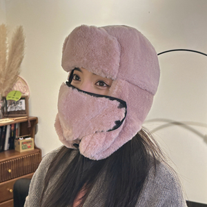 Chapeau Ushanka en fausse fourrure rose imperméable pour femme, avec rabats pour les oreilles, épais et chaud, idéal pour le ski et les activités hivernales en extérieur - Product Image 2