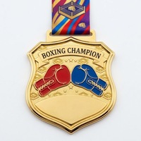 Médaille de récompense personnalisée en alliage de zinc émaillé souple en forme de gants de boxe avec ruban à motif imprimé pour les matchs de championnats