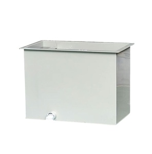 Système de filtration entièrement automatique pour bassin de poissons incliné, avec circulation d'eau motorisée et purification, pour l'élevage de poissons en extérieur dans une cour. - Product Image 1