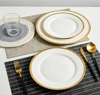 Assiette à steak en porcelaine à bords dorés, compatible micro-ondes, style luxe léger, assiette de dîner occidentale solide pour hôtels, personnalisable, durable