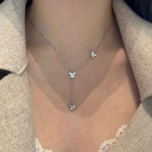 Collier avec pendentif en forme de papillon et pompon, en argent S925, design exclusif Dylam, pour tous les jours et les soirées - Product Image 3