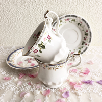 Ensemble tasse et soucoupe en porcelaine fine à motif floral et bordure dorée vintage de 250 ml, tasse à thé en céramique de style européen, mug à café pour le thé de l'après-midi