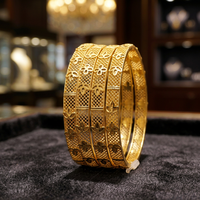 Vente en gros de bracelets de mode en laiton plaqué or teinté, bracelets personnalisés en laiton rempli d'or teinté, ensemble de bracelets à motif floral traditionnel.