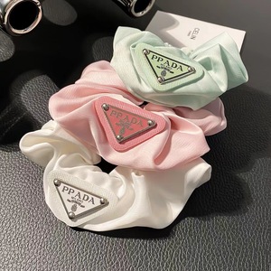 Élastiques à <span class=keywords><strong>cheveux</strong></span> de marque de créateur avec grande lettre P, accessoires en satin pour femmes, chouchous personnalisables avec logo, élastiques à <span class=keywords><strong>cheveux</strong></span> <span class=keywords><strong>vintage</strong></span> très élastiques - Product Image 4