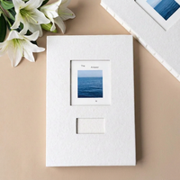 Carnet à couverture rigide personnalisé en papier spécial de qualité supérieure avec reliure apparente et découpe en forme de fenêtre