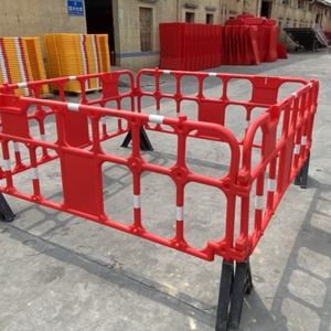 Barrières de circulation réfléchissantes prismatiques haute intensité HOPE/PVC avec protection IP65, barricades piétonnières pour aéroports et hôtels - Product Image 6