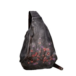 Sac à dos convertible Ando Bag en cuir de vache véritable pour femme, sac à bandoulière vintage gaufré - Product Image 5
