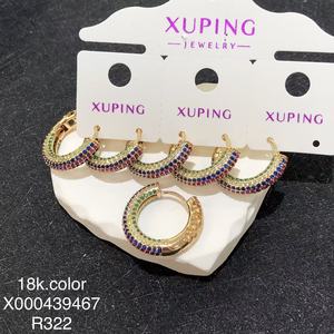 Colección de Pendientes al por Mayor XUPING, Pendientes Huggie con Baño de Oro y Circonitas Arcoíris, Joyería de Moda Colorida para Mujer, Venta al por Mayor en China - Product Image 1