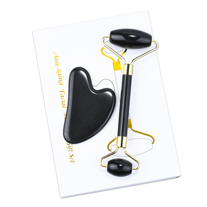 <span class=keywords><strong>Rullo</strong></span> facciale in ossidiana nera e Set Gua Sha <span class=keywords><strong>rullo</strong></span> <span class=keywords><strong>di</strong></span> <span class=keywords><strong>giada</strong></span> nera naturale e massaggiatore Gua Sha <span class=keywords><strong>rullo</strong></span> <span class=keywords><strong>di</strong></span> <span class=keywords><strong>giada</strong></span> all'ingrosso Guasha - Product Image 5