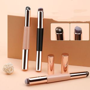 Pincel de maquillaje de doble punta 2 en 1 con mango de madera, pelo sintético, para labios, corrector, delineador de ojos y difuminado. - Product Image 4