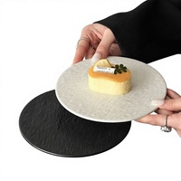 Assiettes en céramique noires et blanches faites à la main avec motif pierre, assiettes plates rondes pour dîner, gâteau et dessert pour hôtel