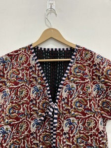 Veste en coton matelassée Kantha au design unique, imprimée à la main, douce, respirante, demi-veste vintage, style bohème, avec cordon de serrage - Product Image 5