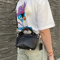 Sac bandoulière vintage en cuir véritable pour femme, sacoche souple en cuir de vachette avec quincaillerie en laiton pour les trajets quotidiens et les tenues décontractées