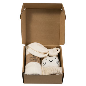 Ensemble de cadeaux pour nouveau-nés 7 pièces en gros Cadeaux d'anniversaire mignons avec poupée à bavette en mousseline - Product Image 1