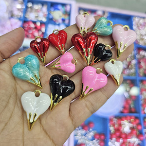 JS1933 Venta Caliente Popular Mini Pequeño 3D Esmalte Multicolor <span class=keywords><strong>Rojo</strong></span> Rosa Negro Blanco Hinchado Burbuja Amor Corazón Encanto Colgantes - Product Image 2