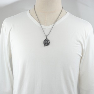 Yunnique – collier avec pendentif écureuil en acier inoxydable pour hommes, bijoux de style punk du zodiaque animal, cadeau - Product Image 3