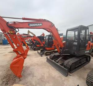 รถขุดไฮดรอลิกแบบตีนตะขาบ DOOSAN DH55 มือสอง ขนาด 5.5 ตัน เหมาะสำหรับงานจัดสวน งานเทศบาล และงานก่อสร้างฟาร์ม ขาย - Product Image 2