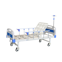 Lit médical d'hôpital avec poteau porte-perfusion