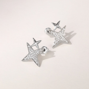Orecchini a Perno con Cristalli a Forma di Stella Bicolore per Donne, Mini Accessori Eleganti per Uso Quotidiano - Product Image 5