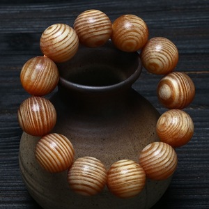 Bracciale in Legno d'Ambra Stile Folk Art, Legno di Agar del Nord-Est della Montagna Changbai, Ricco di Pino Cinese e Mingzi, Traslucido e Sicuro - Product Image 2