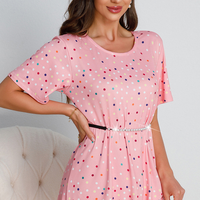 Robe d'été élégante pour femme en satin de soie laiteuse rose à pois, taille élastique, avec ceinture perlée, confortable et douce pour la peau, idéale pour la maison