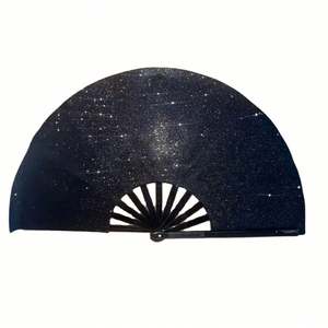 Abanico de Kung Fu Ecológico Grande de 33 cm, Artesanía de Bambú con Brillantina, Pintado a Mano, Artículo Promocional para Fiestas - Product Image 1