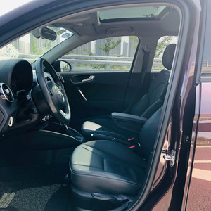 Sièges <span class=keywords><strong>Audi</strong></span> <span class=keywords><strong>A1</strong></span> 2014 30 TFSI Sportback Comfort Edition Voitures d'occasion très bon marché 4 places Mini voitures 203 km/h Haute vitesse Hatchback - Product Image 6