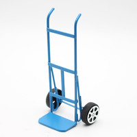 EN STOCK Chariot à main miniature en métal rouge et bleu, accessoires pour maison de poupée, modèle de chariot de ferme miniature pour la décoration de maison de poupée