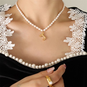 Collar de Perlas Naturales de Agua Dulce con Colgante de Letra Inicial DIY de 26 Letras, Joyería de Lujo para Mujer - Product Image 6