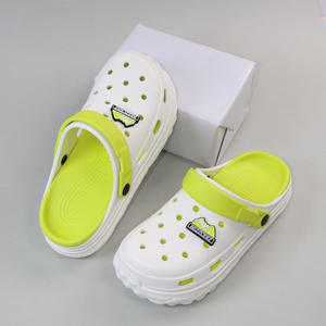 Zuecos acolchados de EVA para hombre, sandalias casuales de playa para verano con logo de transferencia, grosor medio, tacón de 2-3 cm - Product Image 4