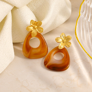 Pendientes Geométricos con Baño de Oro de 18k, Acero Inoxidable, Triangulares, Huecos, Estilo Retro - Product Image 3